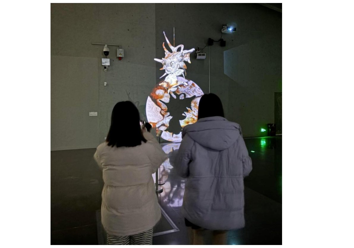 实践课堂师生走进城市流体——2024 武汉双年展